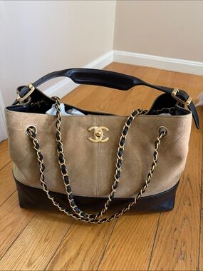 CHANEL 25 beige suede and black lambskin